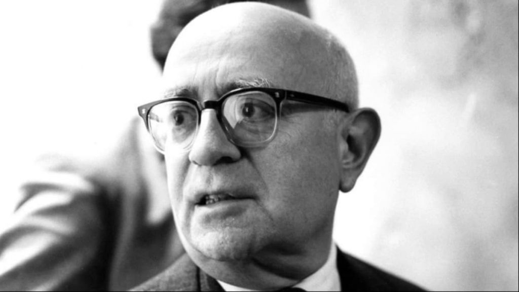 Theodor Wiesengrund Adorno  Visite: https://pedagogiaaopedaletra.com/resenha-critica-educacao-apos-auschwitz-t-w-adorno/