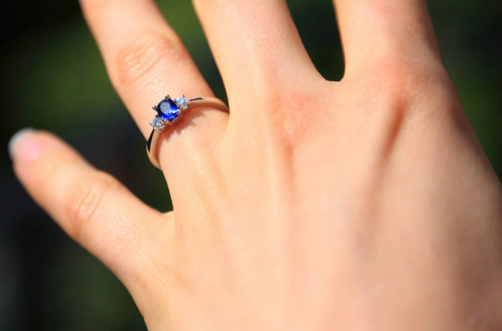 Anel de Formatura da Pedagogia: Quais as Pedras e Cores Utilizadas?